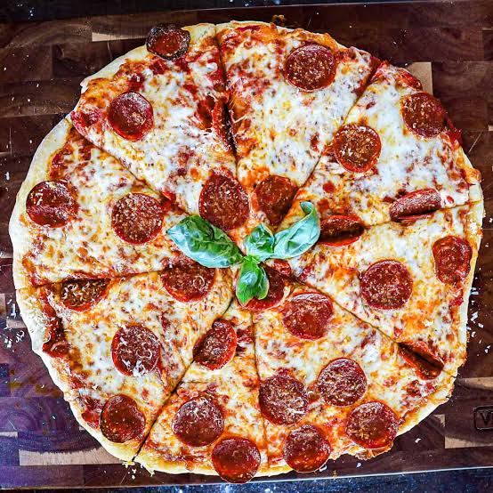 Regular round pizza for comparison